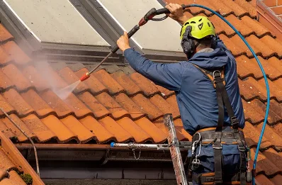 Démoussage et hydrofuge de toiture à Pompierre